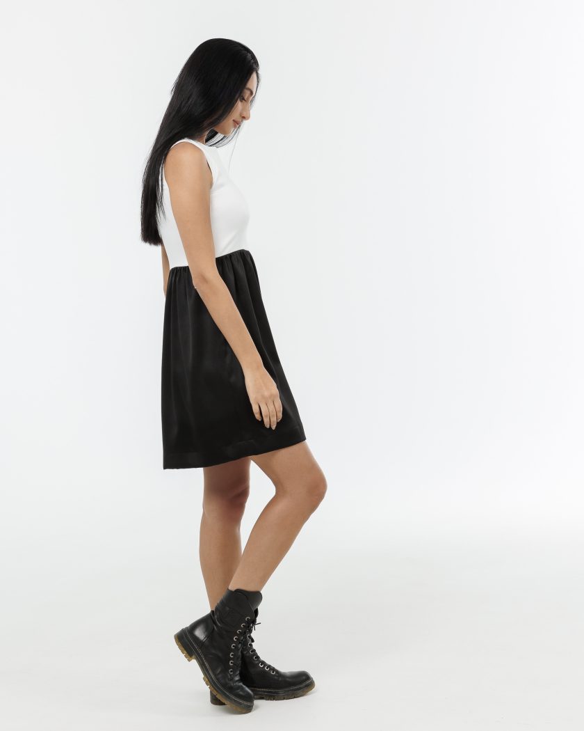 Pristine Sleeveless Pleated Mini Dress With Embroidery Detail - Image 3